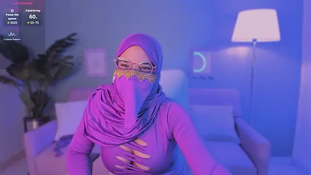 Snapshot of SamiraLuxe chatting on 10, 4, 2026 SamiraLuxe online show from 10, 4, 2026