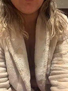 Snapshot of bombona25 chatting on 14, 4, 2026 bombona25 online show from 14, 4, 2026