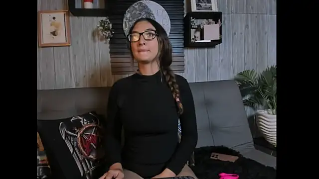 Snapshot of Alucarda666 chatting on 7, 5, 2026 Alucarda666 online show from 7, 5, 2026