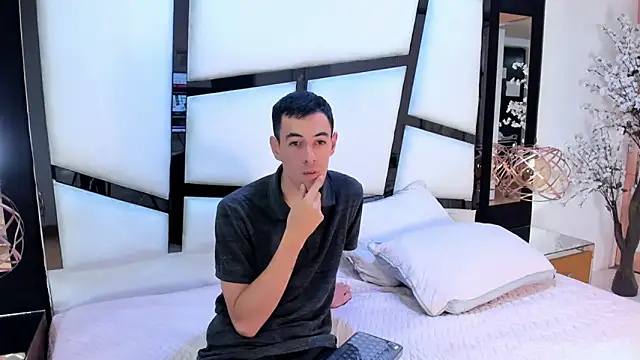 Snapshot of Lucie_Mark chatting on 10, 4, 2026 Lucie Mark online show from 10, 4, 2026