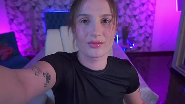 Snapshot of VikVikLove chatting on 28, 5, 2026 VikVikLove online show from 28, 5, 2026