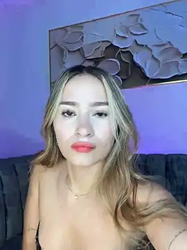 Snapshot of AmyRusso chatting on 15, 4, 2026 AmyRusso online show from 15, 4, 2026