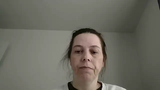 Snapshot of lily1982 chatting on 2, 5, 2026 lily1982 online show from 2, 5, 2026