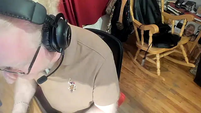 ChrisMtl83 online show from 10, 4, 2026