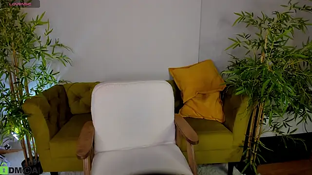 Snapshot of Riddle_Lay chatting on 11, 5, 2026 Riddle Lay online show from 11, 5, 2026