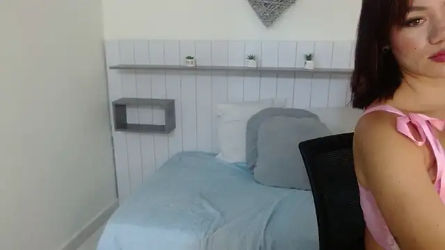 Scarleth Ross online show from 8, 4, 2026