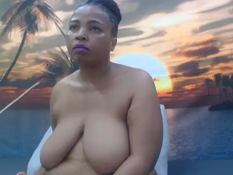 Snapshot of GoldenLuxeLady chatting on 13, 5, 2026 GoldenLuxeLady online show from 13, 5, 2026