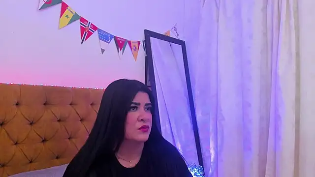 Snapshot of Katty_West chatting on 4, 7, 2026 Katty West online show from 4, 7, 2026
