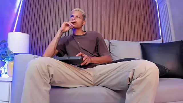 Snapshot of Omen20_ chatting on 9, 4, 2026 Omen20 online show from 9, 4, 2026