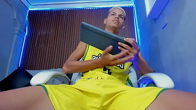 Snapshot of Omen20_ chatting on 11, 4, 2026 Omen20 online show from 11, 4, 2026