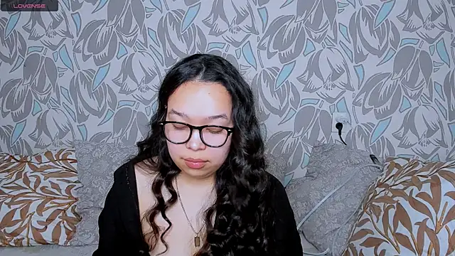 Snapshot of Zlata_lee chatting on 7, 5, 2026 Zlata lee online show from 7, 5, 2026