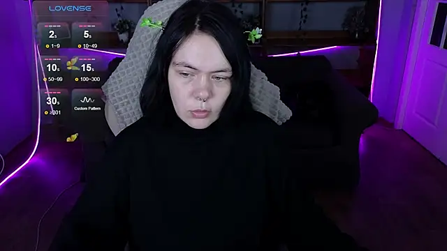 Snapshot of QwertyAnnie_Lbo chatting on 22, 4, 2026 QwertyAnnie Lbo online show from 22, 4, 2026