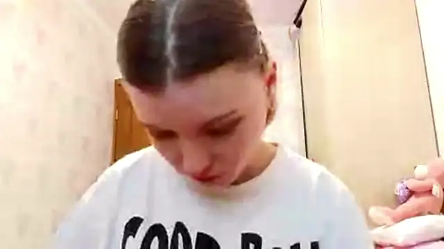 Snapshot of HomingClone chatting on 9, 4, 2026 HomingClone online show from 9, 4, 2026