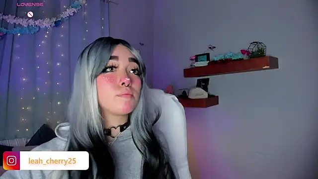 Snapshot of Leah_cherry chatting on 10, 6, 2026 Leah cherry online show from 10, 6, 2026