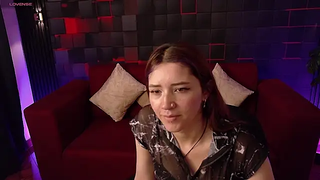 Snapshot of Emily_Cherry_ chatting on 4, 5, 2026 Emily Cherry online show from 4, 5, 2026