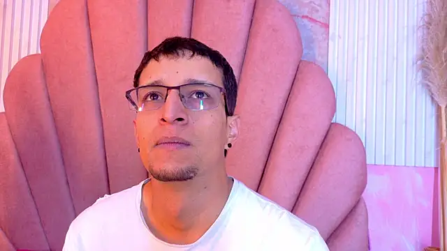 Snapshot of Madisson_Roos chatting on 17, 7, 2026 Madisson Roos online show from 17, 7, 2026