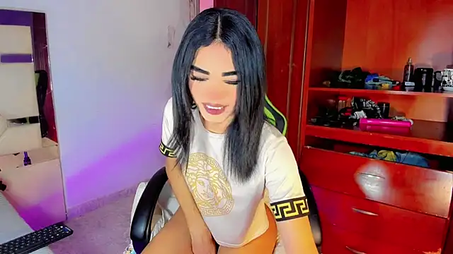 Naomisaenz01 online show from 26, 6, 2026
