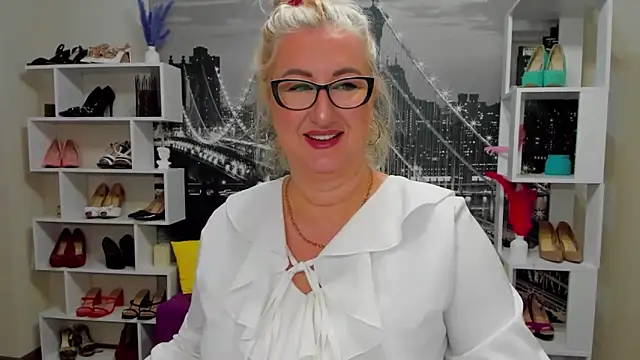 Snapshot of DianaFrances chatting on 4, 5, 2026 DianaFrances online show from 4, 5, 2026