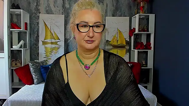 Snapshot of DianaFrances chatting on 6, 5, 2026 DianaFrances online show from 6, 5, 2026