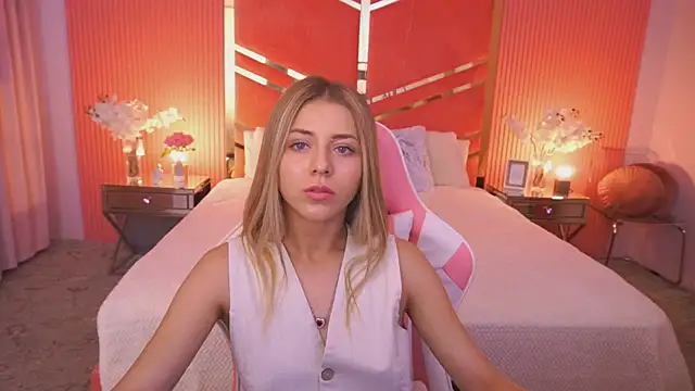 Snapshot of DoveLovee chatting on 12, 6, 2026 DoveLovee online show from 12, 6, 2026
