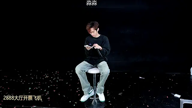 Snapshot of BB-520 chatting on 11, 4, 2026 BB-520 online show from 11, 4, 2026