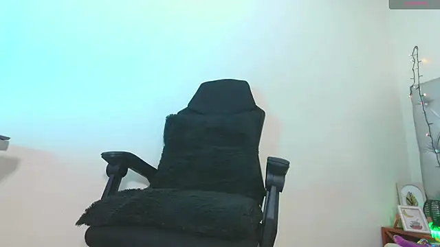 Snapshot of Sharonxt chatting on 3, 7, 2026 Sharonxt online show from 3, 7, 2026