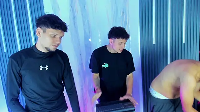 Snapshot of The_King_Swit chatting on 13, 4, 2026 The King Swit online show from 13, 4, 2026