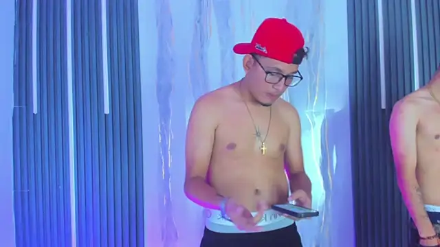 Snapshot of The_King_Swit chatting on 15, 4, 2026 The King Swit online show from 15, 4, 2026