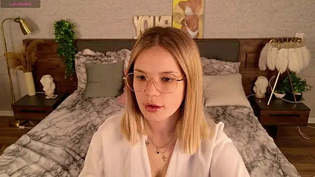 Snapshot of KimEvanss chatting on 14, 5, 2026 KimEvanss online show from 14, 5, 2026