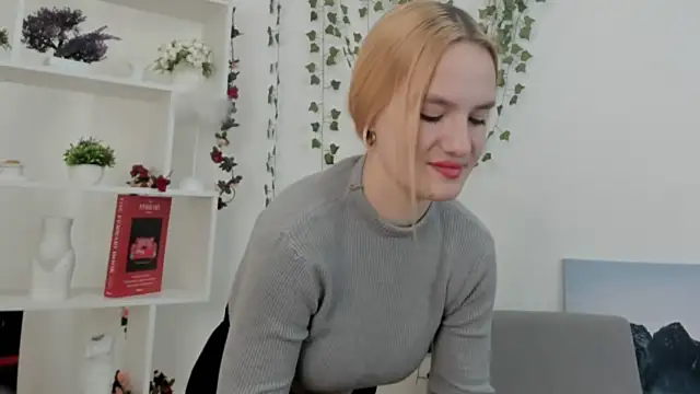 Snapshot of DannetteFire chatting on 13, 4, 2026 DannetteFire online show from 13, 4, 2026