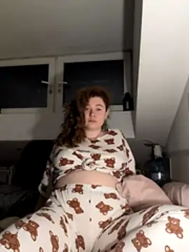 AmeliFoxi online show from 15, 4, 2026