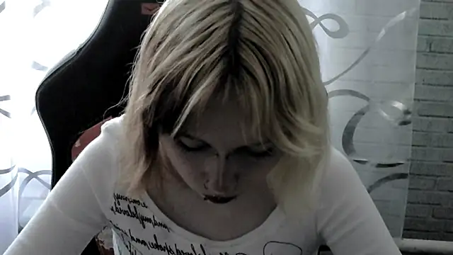 Snapshot of Vi_Nika chatting on 18, 4, 2026 Vi Nika online show from 18, 4, 2026