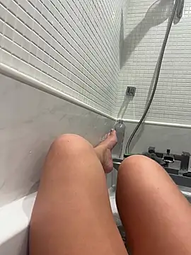 BadGirl69Me online show from 16, 4, 2026