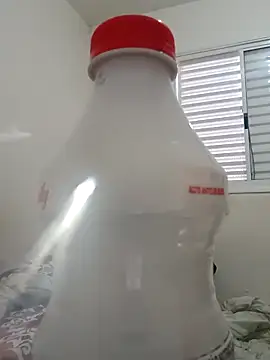 Snapshot of welltommy2001 chatting on 13, 4, 2026 welltommy2001 online show from 13, 4, 2026