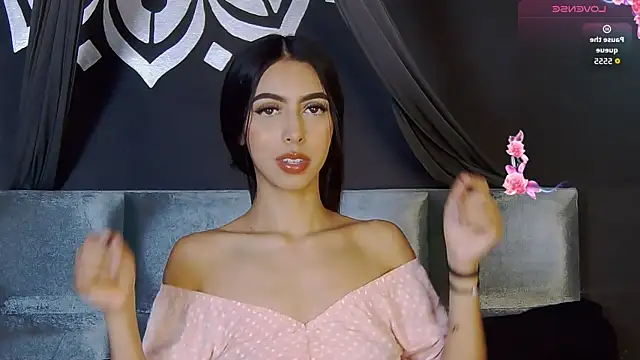 Snapshot of Mia_Gloww_ chatting on 6, 5, 2026 Mia Gloww online show from 6, 5, 2026