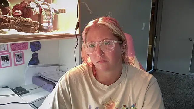 Snapshot of MUSCLEMOMMY1365 chatting on 12, 5, 2026 MUSCLEMOMMY1365 online show from 12, 5, 2026