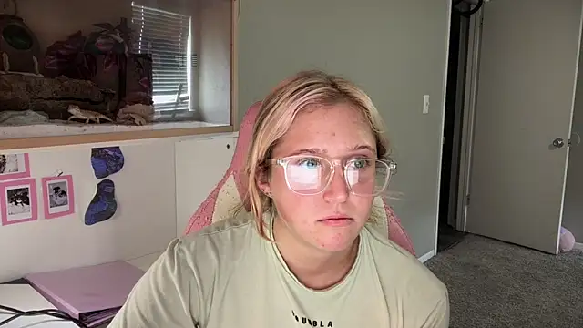 Snapshot of MUSCLEMOMMY1365 chatting on 25, 5, 2026 MUSCLEMOMMY1365 online show from 25, 5, 2026