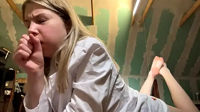 Skinny girl  online show from 7, 5, 2026