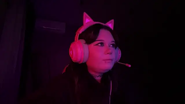 Alinalovelove online show from 15, 4, 2026