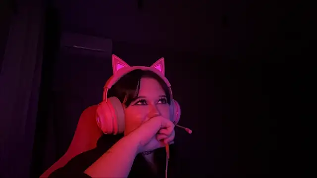 Alinalovelove online show from 15, 4, 2026