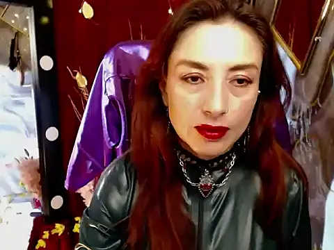 Queenscarlettsecret online show from 3, 6, 2026