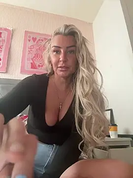 Naughtyhousewife x online show from 28, 4, 2026