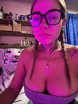 Snapshot of Violeta_queen1 chatting on 25, 6, 2026 Violeta queen1 online show from 25, 6, 2026