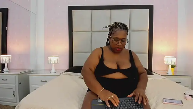 TreisyVixen online show from 8, 7, 2026
