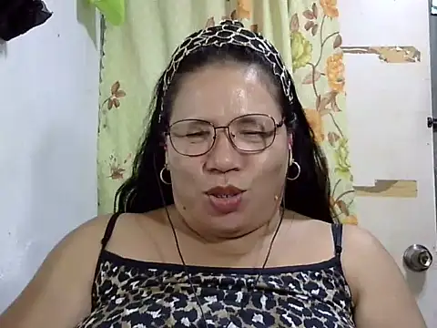 HottyCurlyPeanut online show from 15, 6, 2026