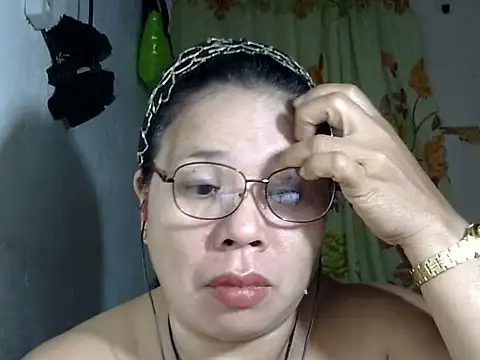 HottyCurlyPeanut online show from 26, 6, 2026