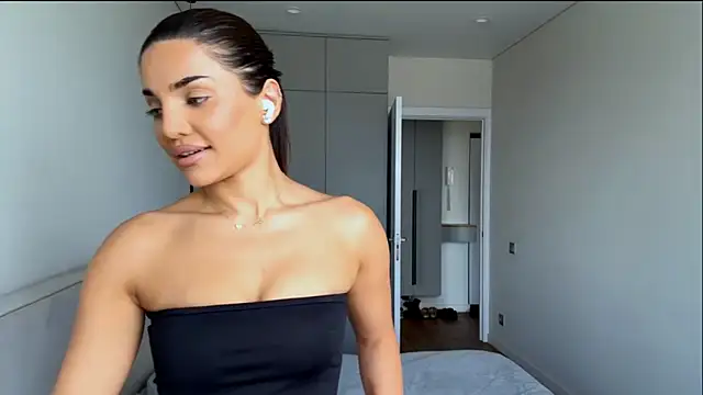 Snapshot of MelindaReny chatting on 12, 6, 2026 MelindaReny online show from 12, 6, 2026