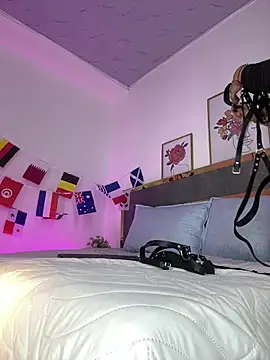 Jenifer Lux online show from 6, 7, 2026