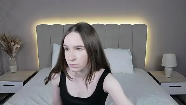 Snapshot of MarliinNova chatting on 26, 4, 2026 MarliinNova online show from 26, 4, 2026