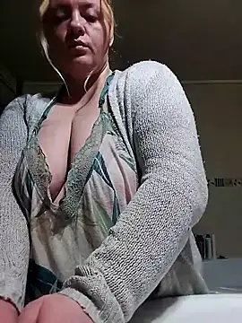 BigBoobsMia123 online show from 16, 4, 2026